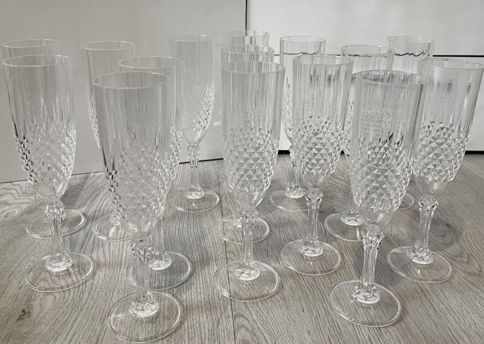 Пластмасови чаши за шампанско