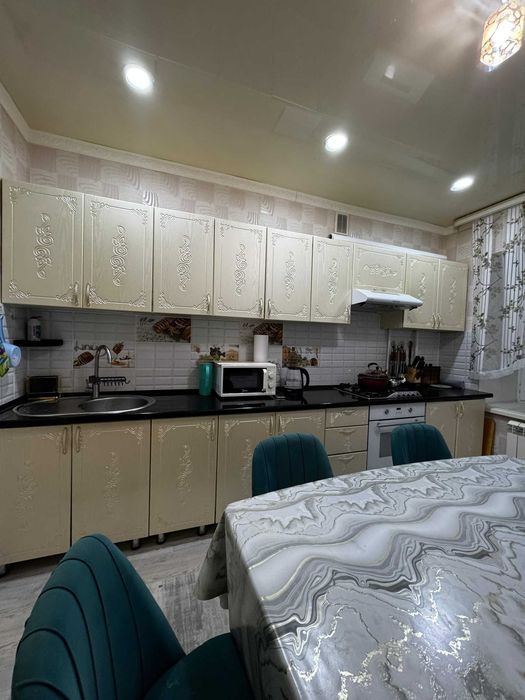 Продам 2х комн кв Батыс в самом центре
