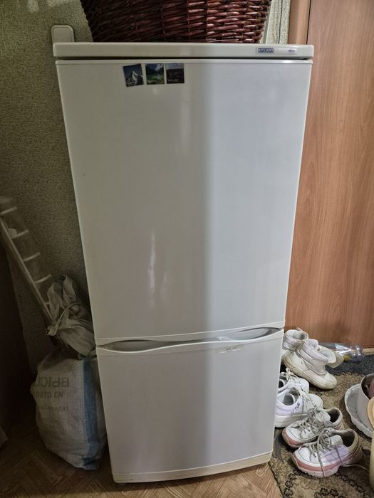 Продаю двухкамерный холодильник