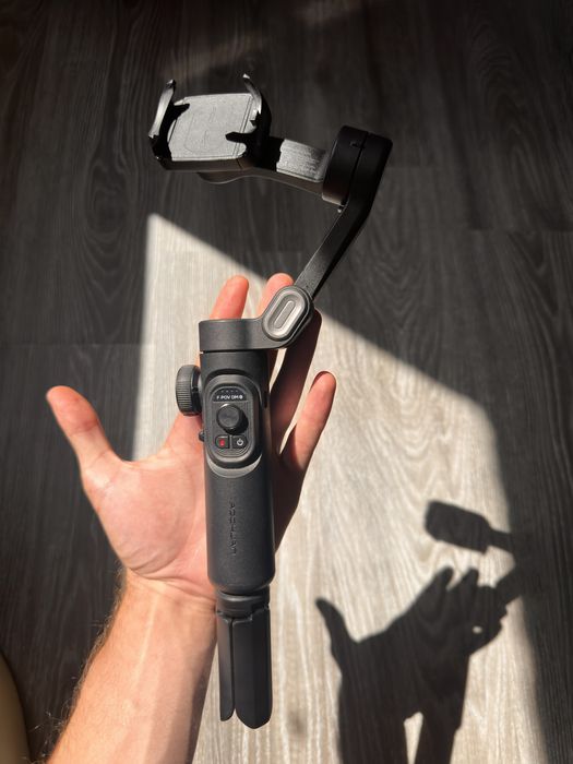 Aochuan SMART XE – Gimbal 3 axe pentru telefon