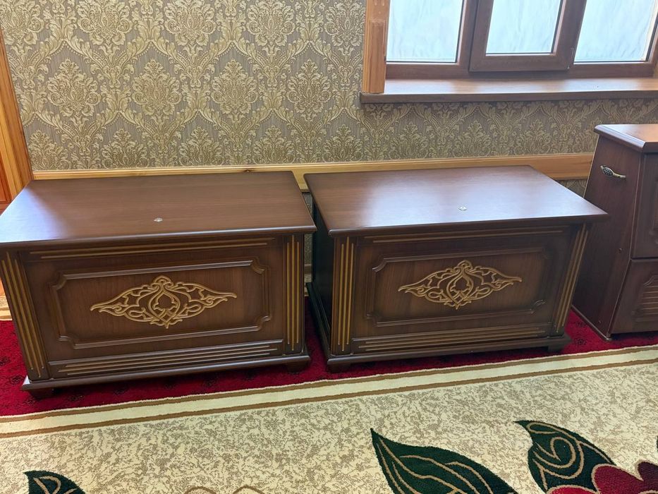 Сандук ва комод сотилади.