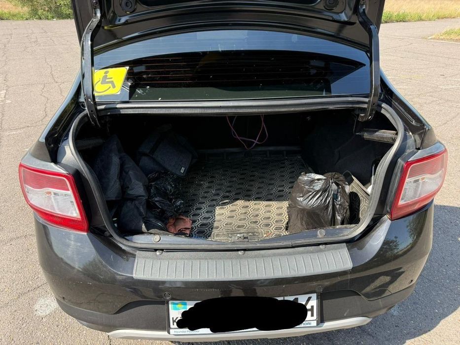 Продаю Рено Логан 2021 года