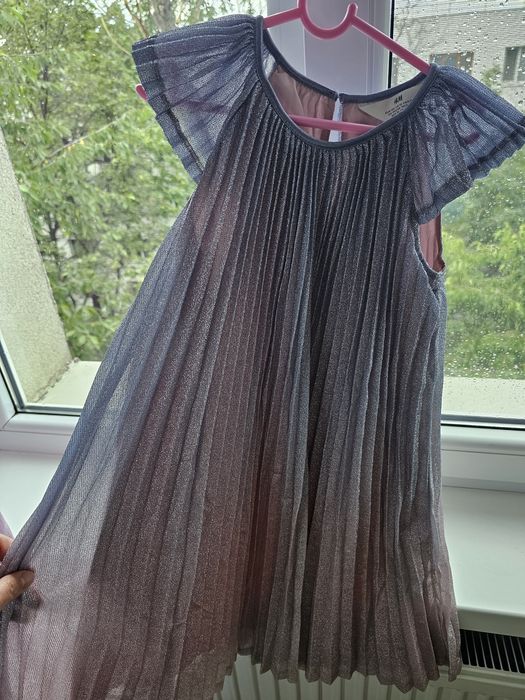 Vând rochie H&M pentru 9 10 ani