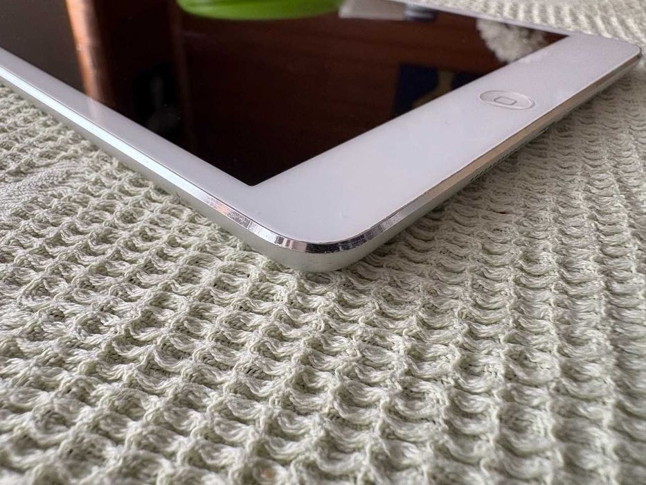 Apple iPad mini MD545TU/A Wi-Fi + 4g 64GB Белый