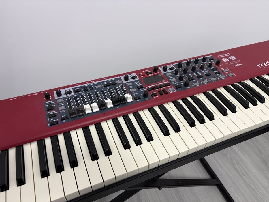 Nord Electro 6D 73 clape + Case Original Nord