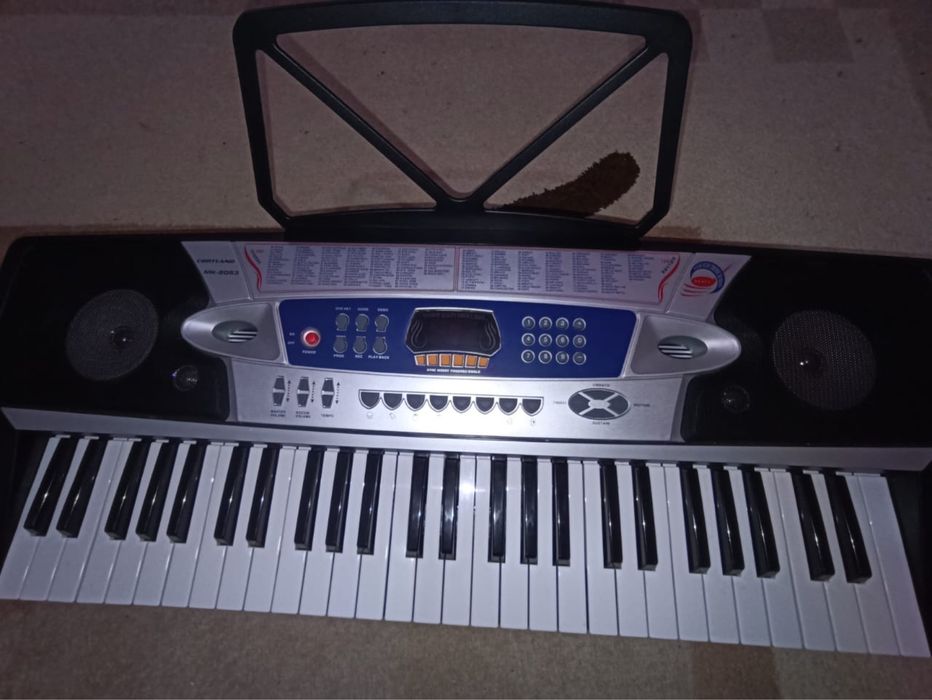 продам синтезатор