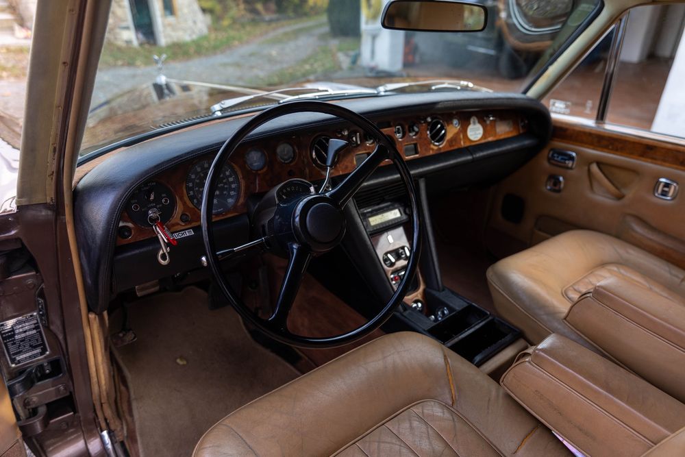 Inchiriez Rolls Royce clasic, retro, epoca, aer conditionat