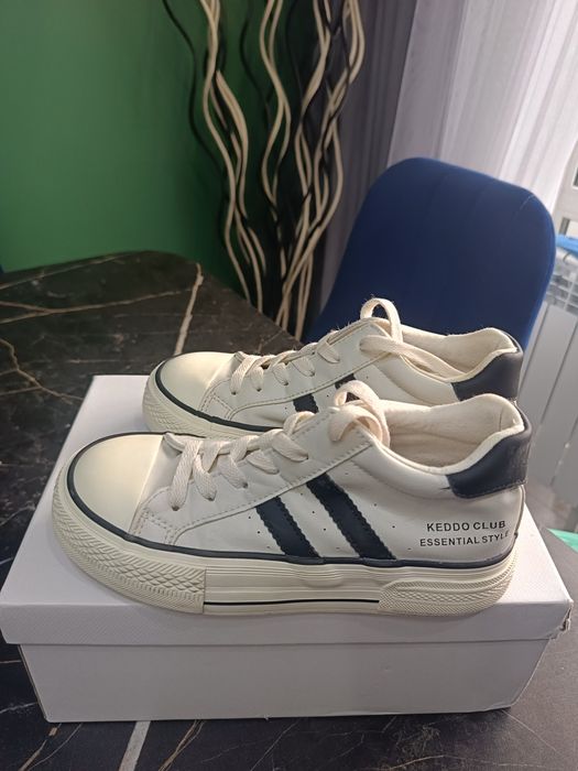 Продам кеды новый , натурал