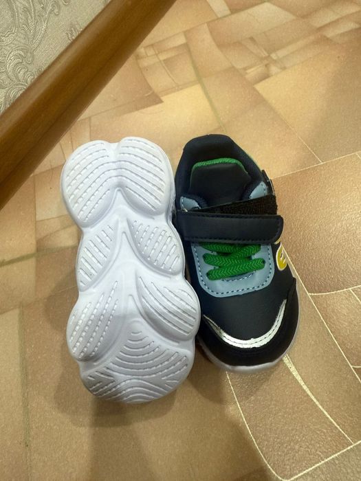 Продам Кроссовки детский