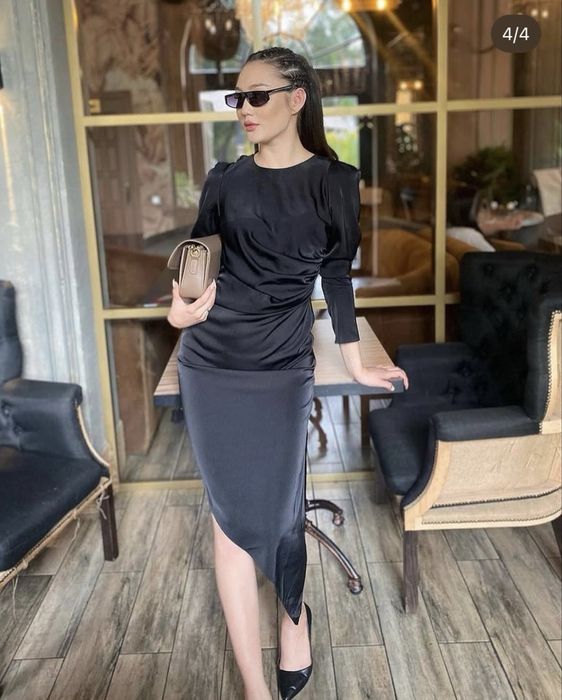 Платье из атласа