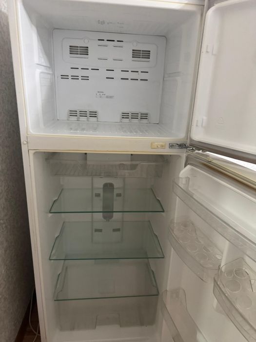 Продам холодильник самовывоз район цемпос работает