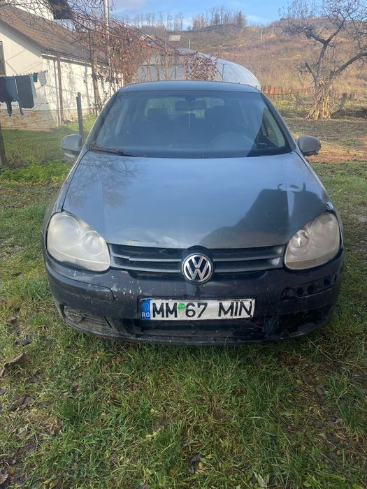 Vând golf 5 pentru dezmembrări