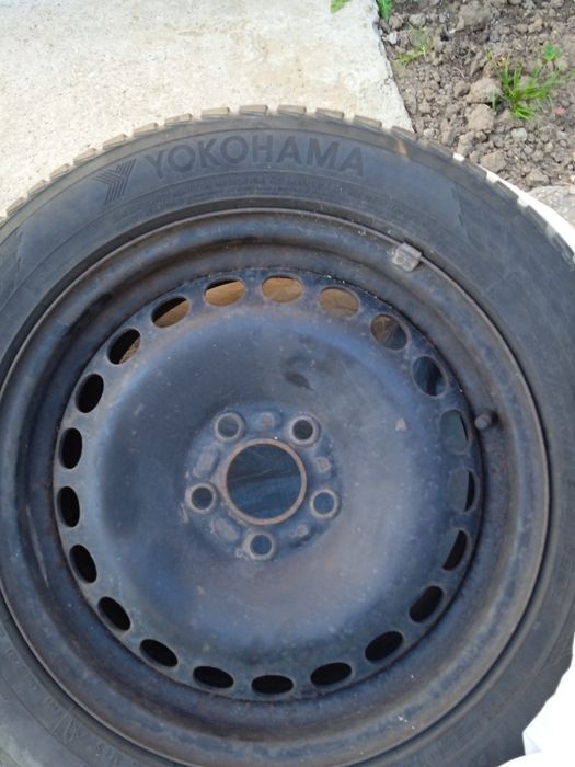 Vând anvelope cu genti cu tot