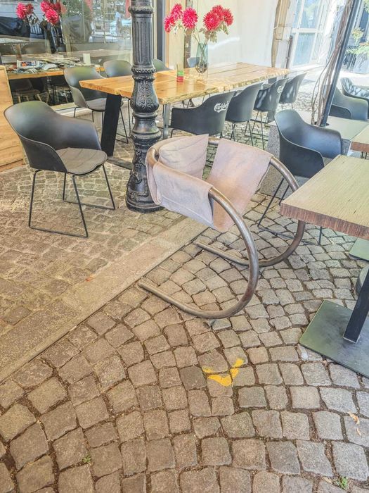 Столове Byron Botker