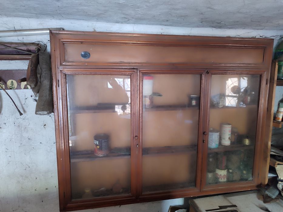 Стол обеденный продам.