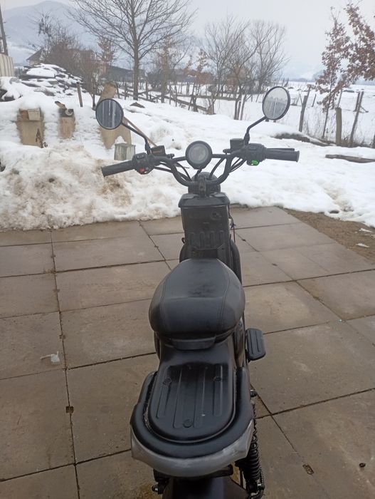 Vand scuter NIU ,folosit