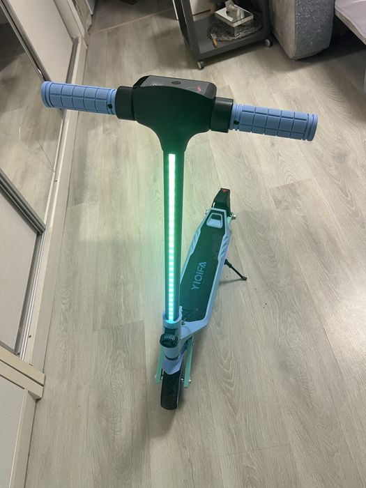 Trotineta Electrica Copii RYDE U8, 3 Viteze (8/12/16 km/h), Suspensie Dubla Fata/Spate, Motor 130W, Autonomie 10 km, Pliabila, 6–12 ani, Albastru