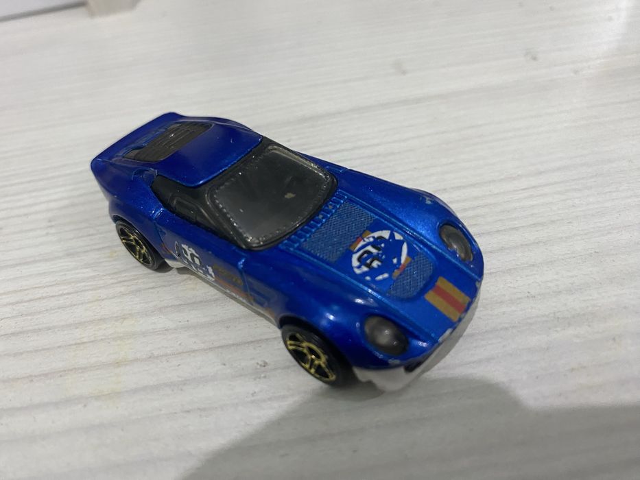 Машина от Hot Wheels