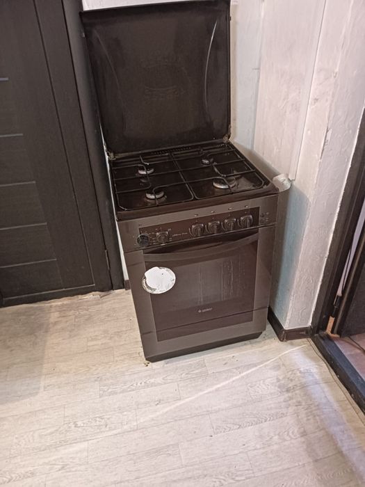 Продам газ плиту Гефес