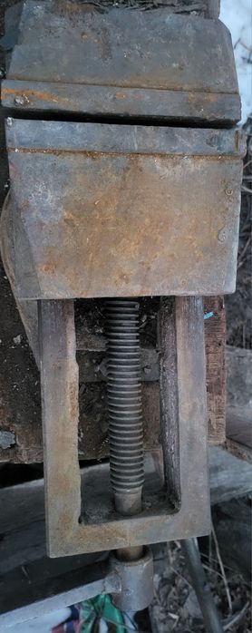 Токарные тиски в хорошем состоянии