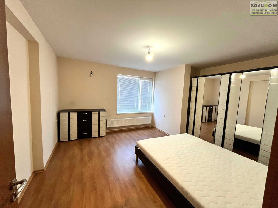 Тристаен апартамент с гараж до трето и четвърто училища, гр.Монтана