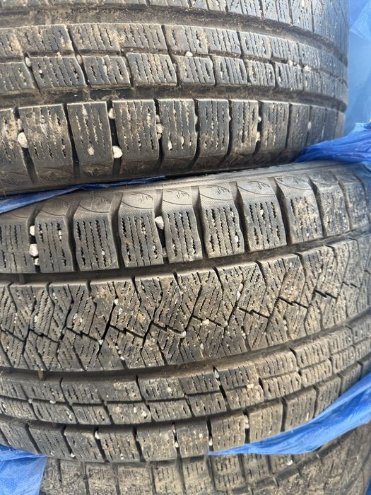 Зимные шины 235/45R18