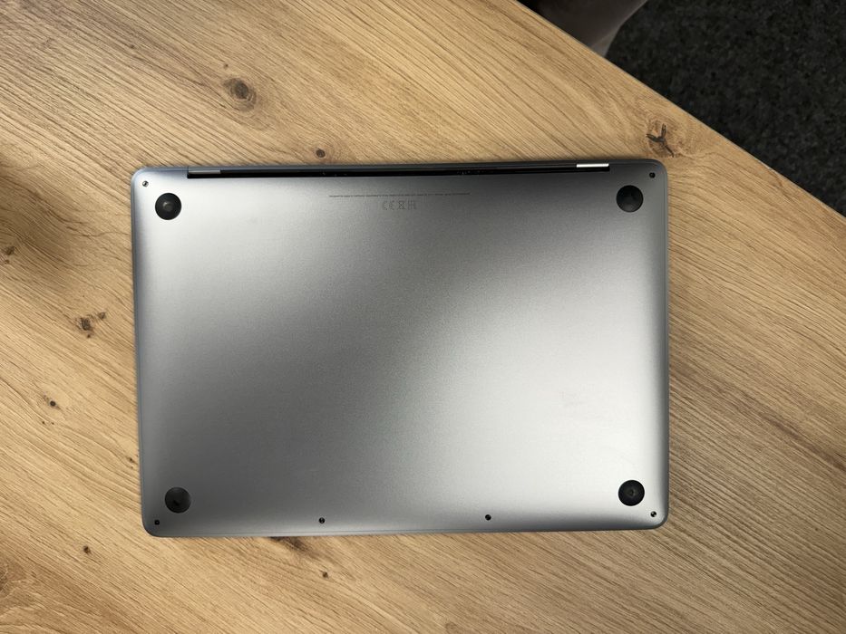 MacBook Pro 13-inch, 2019, Retina IRIS Plus, Touch Bar - Перфектен