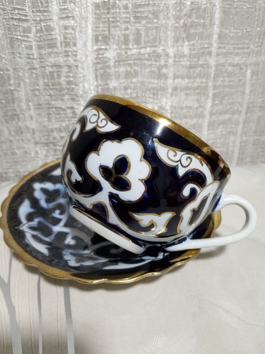 Чашки с блюдцами. См. все фото .