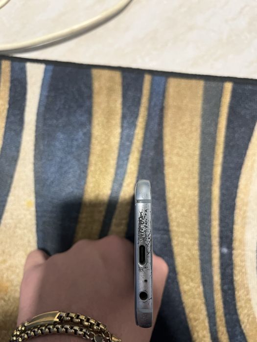 Samung a5 2017 fisurat schimb cu iphone