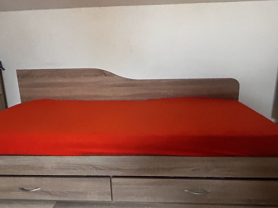 Vand pat de o singura persoana