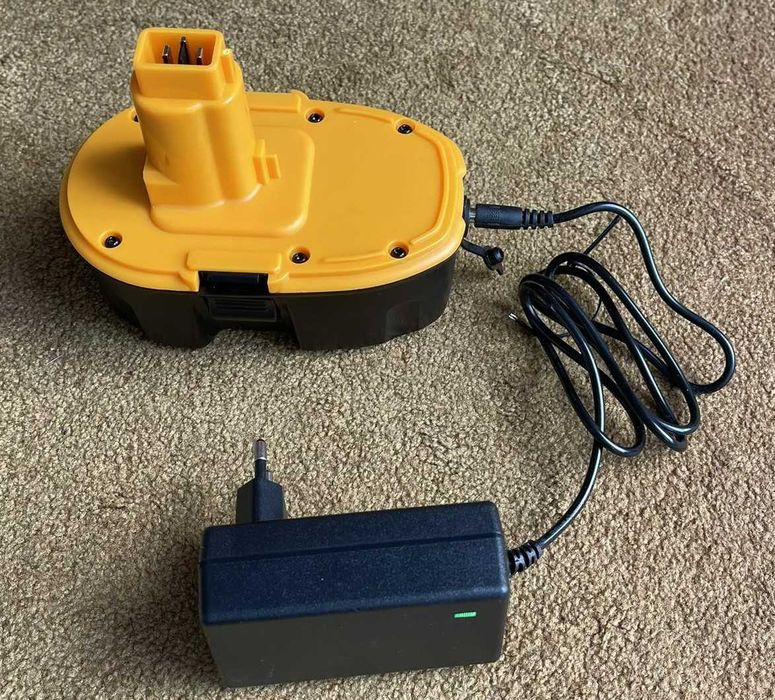 Li-Ion Baterie 18V (3Ah) cu încărcător pentru DeWalt