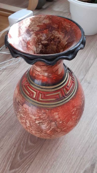 Красива  керамична ваза