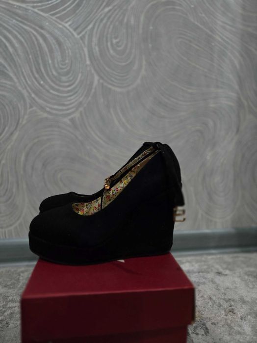 Туфли на сплошной платформе