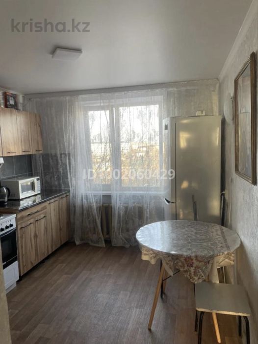 Продам квартиру 4 х комн. В Аксу