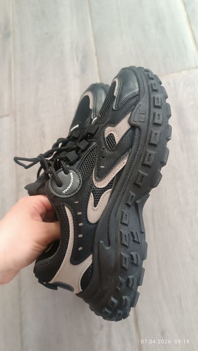 Кроссовки черные 41р