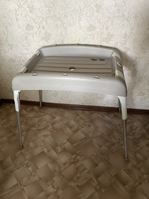 Столик для ванночки для купания