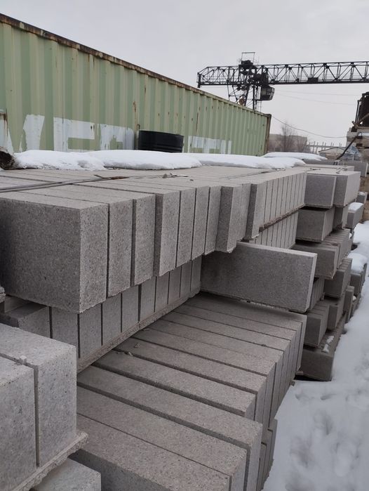 Гранитный бордюр, поребрик