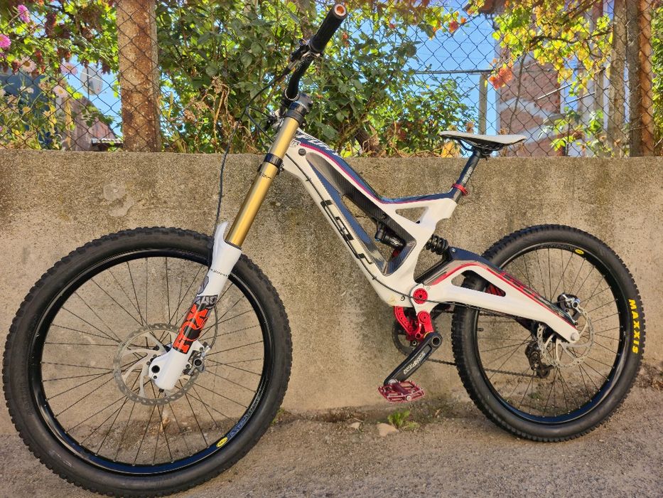 GT Fury Карбонов Като нов 26 цола Fox 40 Kashima XTR Shimano спирачки  Downhill велосипед 1х10  X9 Sram