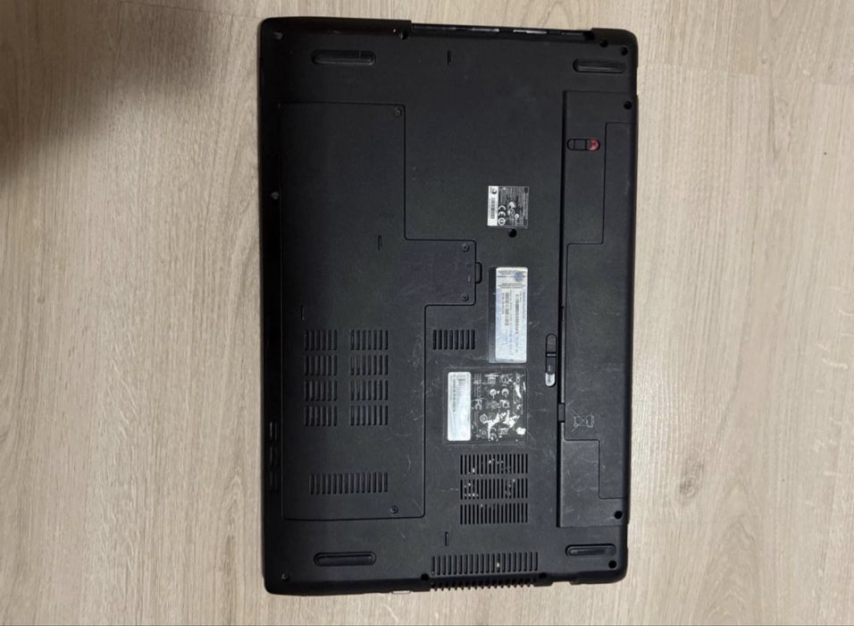 Laptop i5 17” pentru piese