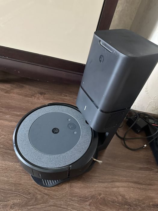 Продам робот-пылесос iRobot Roomba i3+
