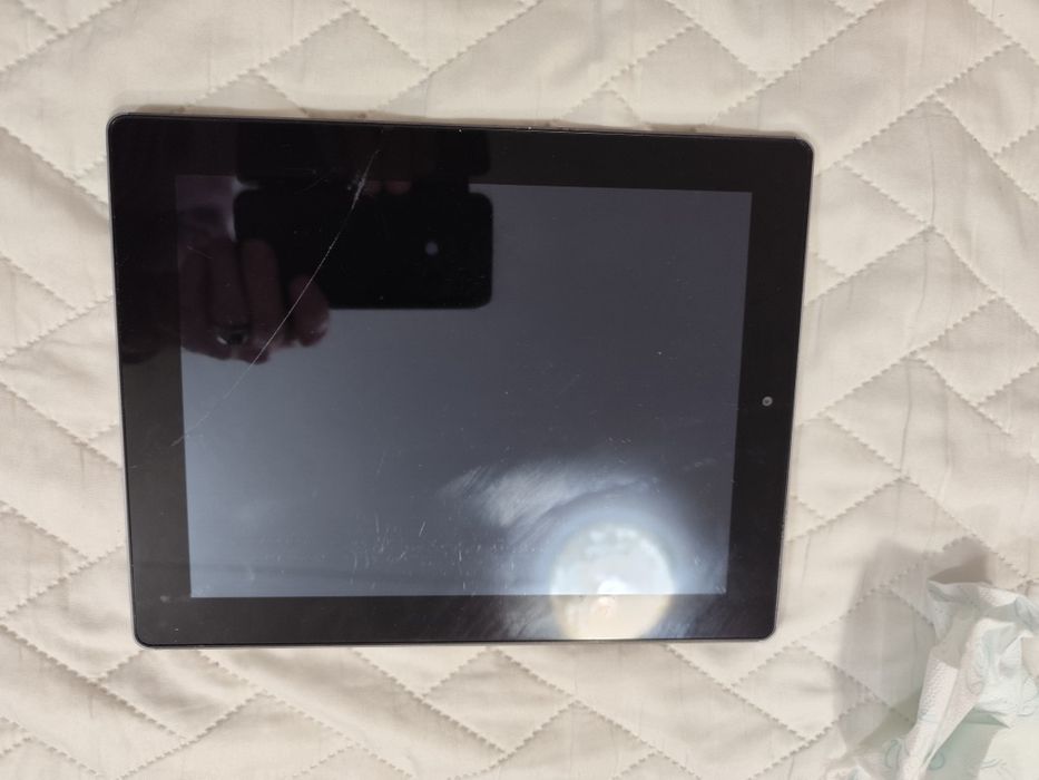 Vând tablete și telefon