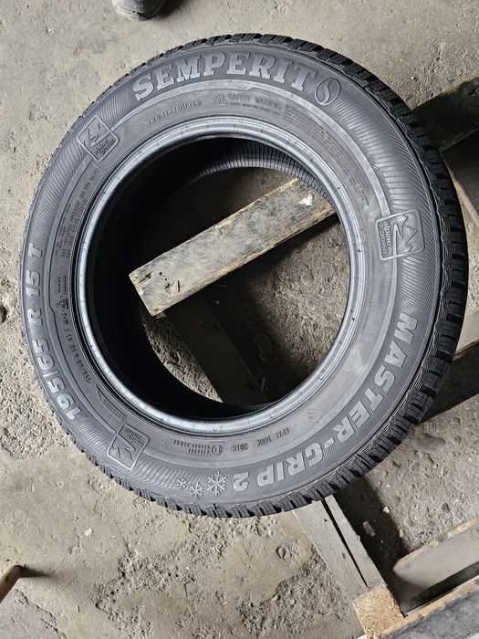 2 anvelope iarna 195 65 15 Semperit