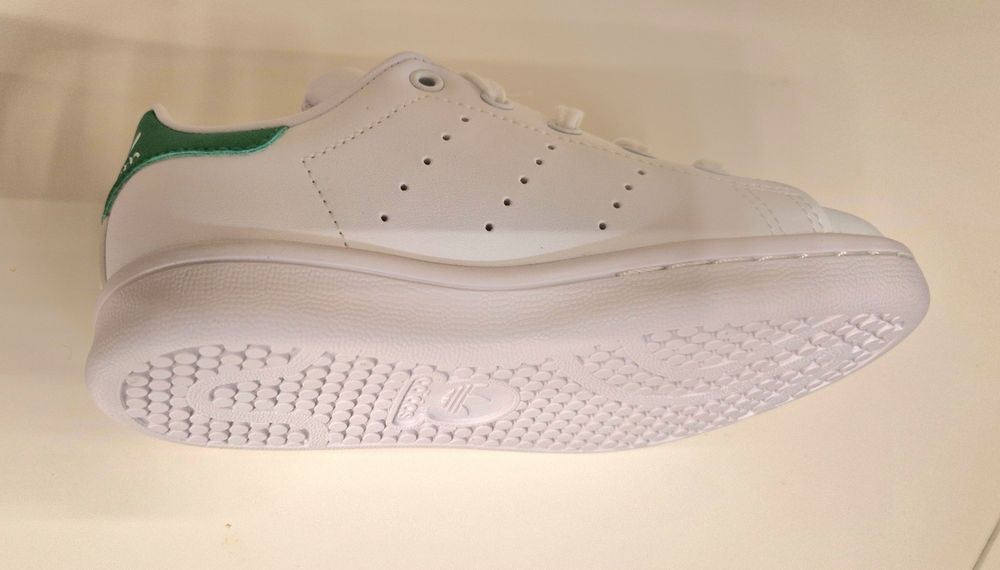 Детски маратонки Adidas & Stan Smith, размер 28 , нови