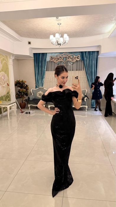 Продаю платье вечернее очень красивое