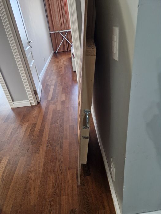 Стол компьютерный и круглый казахский