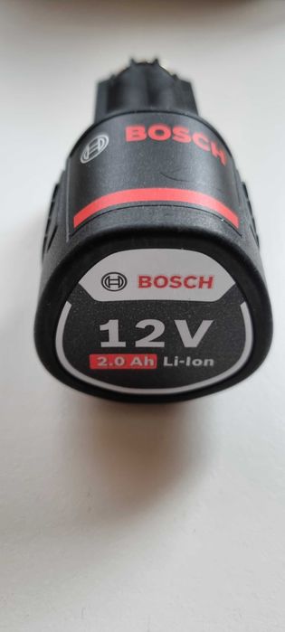 Bosch GBA 12 V 2.0 Ah -  2 батерии, зарядно Bosch GAL 18V-40