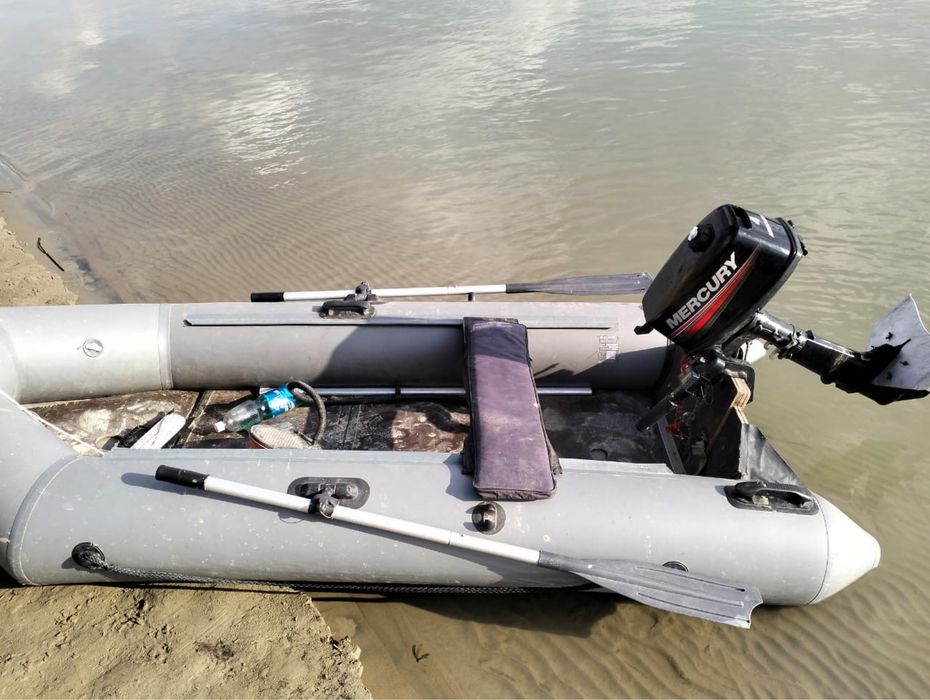 Лодка с мотором продам