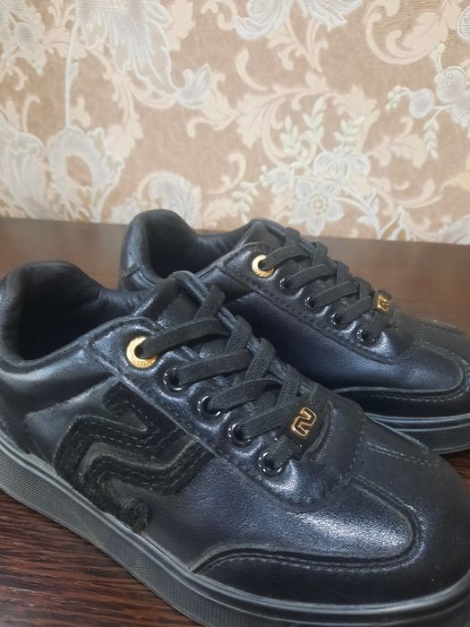 Продам демисезонные ботинки