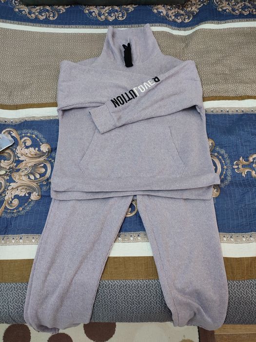 Продаю женский костюм.спорт