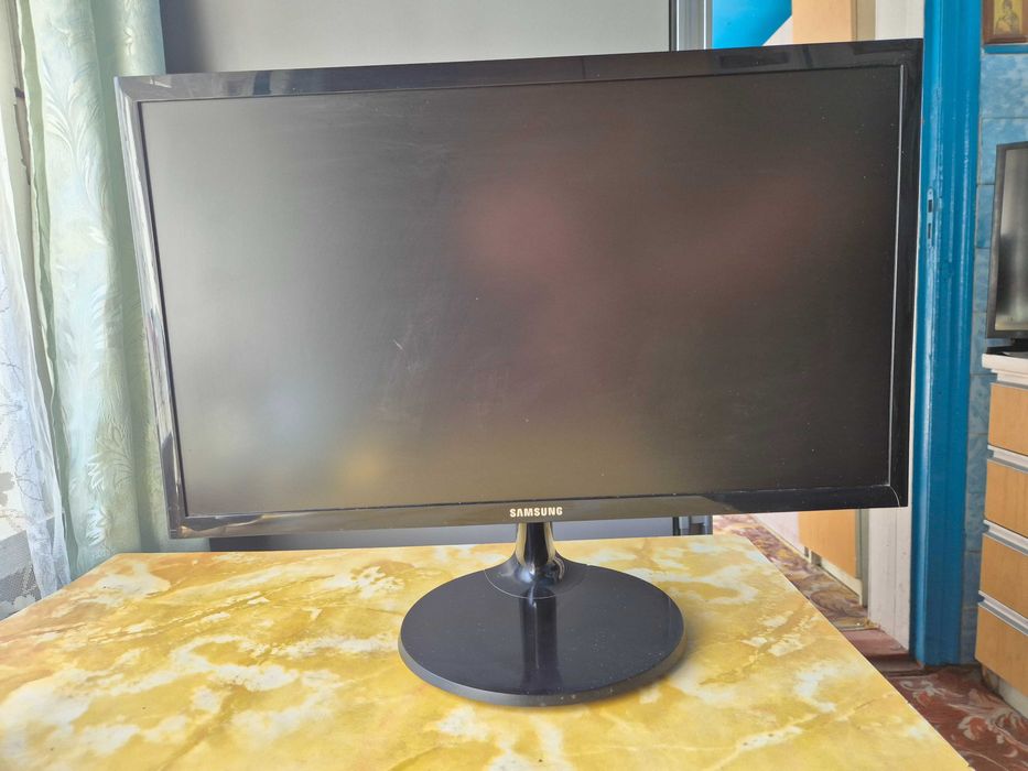 Монитор 22" Samsung